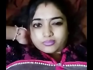 Sexy Renu Bhabhi showing her body to BF